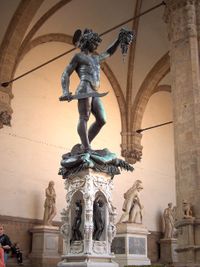 Bild 1: Vollansicht Perseus mit dem Medusenhaupt von Benvenuto Cellini
